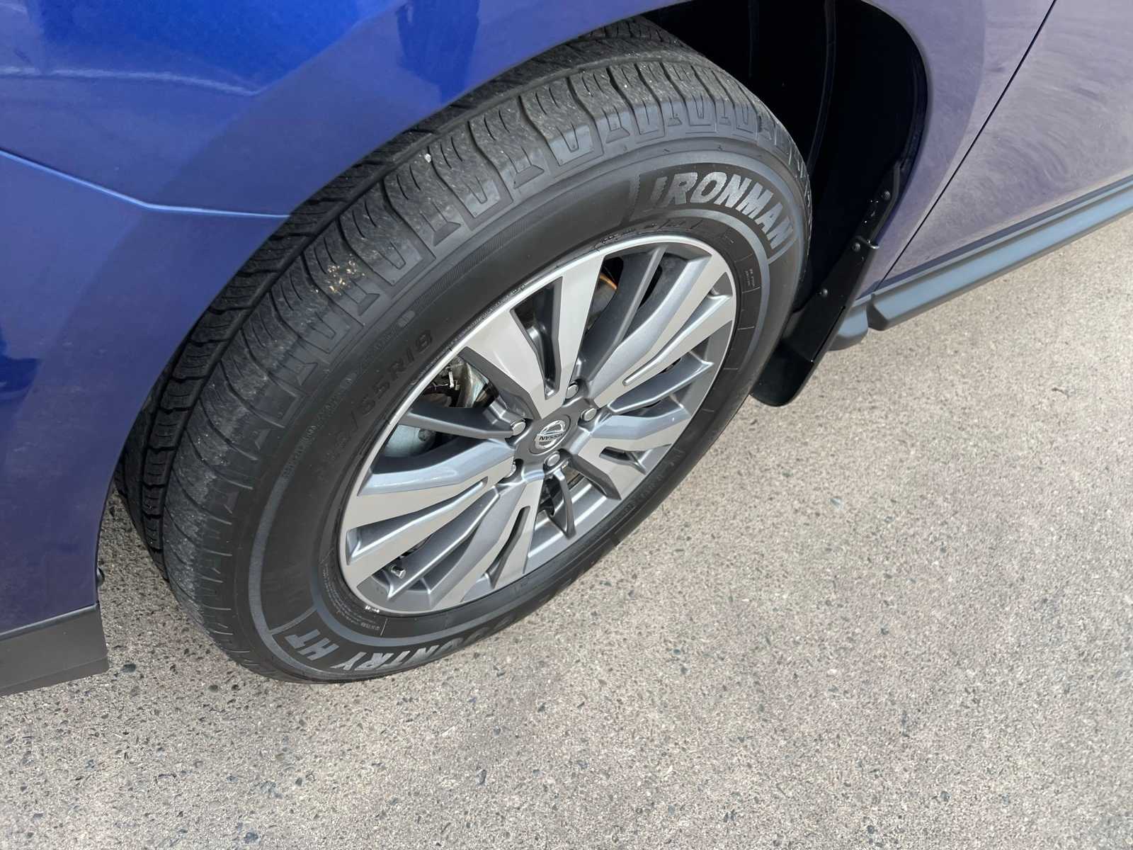 Thumbnail: 2020 Nissan Pathfinder - 12