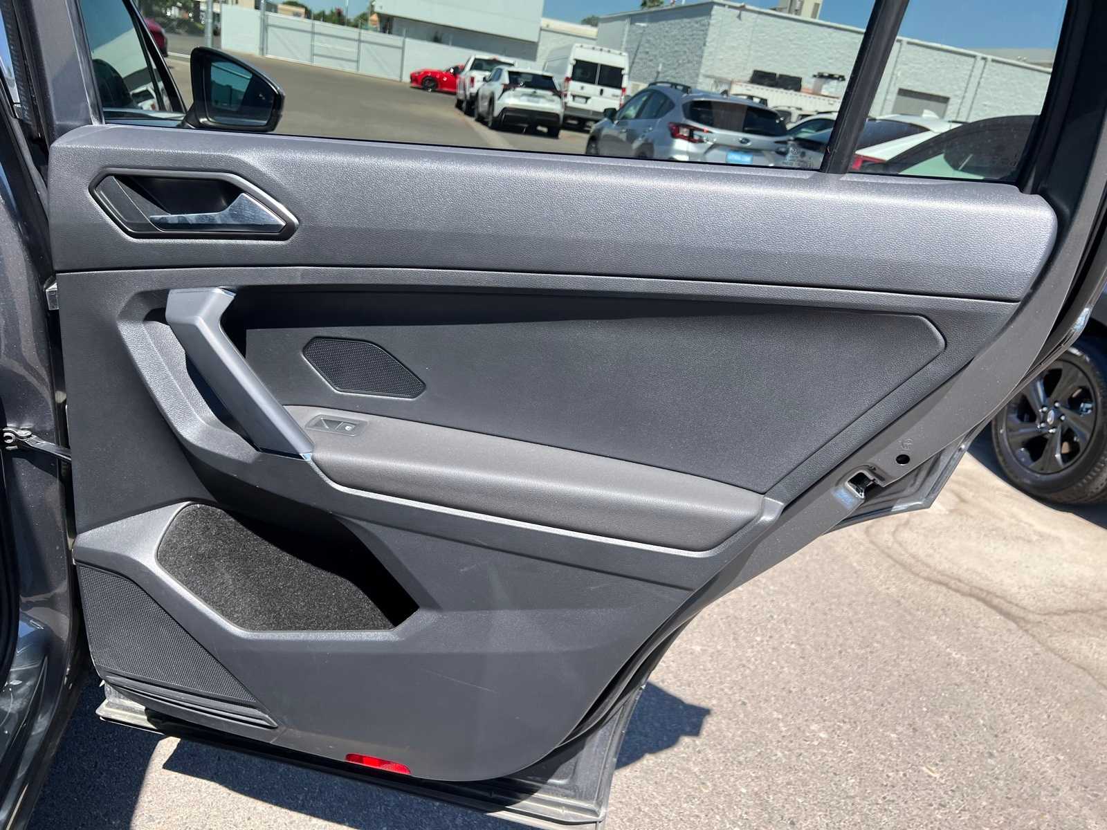 2018 Volkswagen Tiguan SE 24