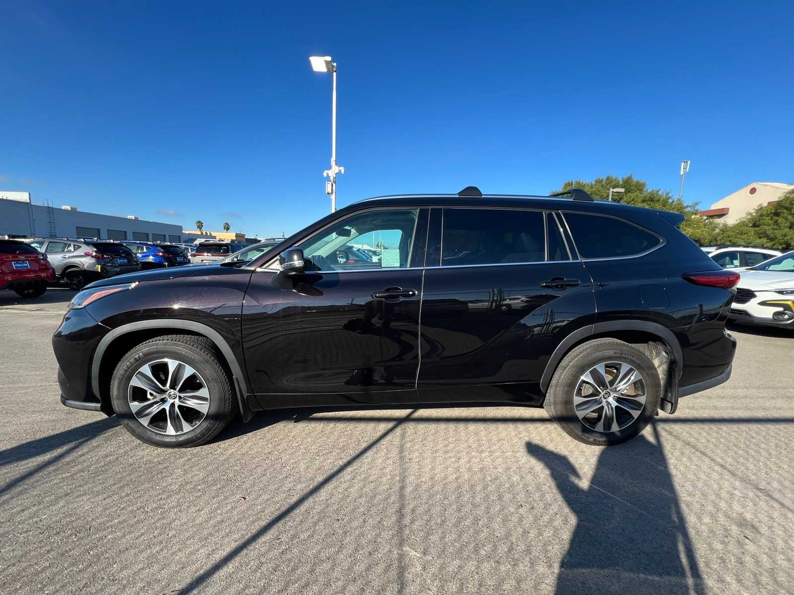 Thumbnail: 2021 Toyota Highlander - 2