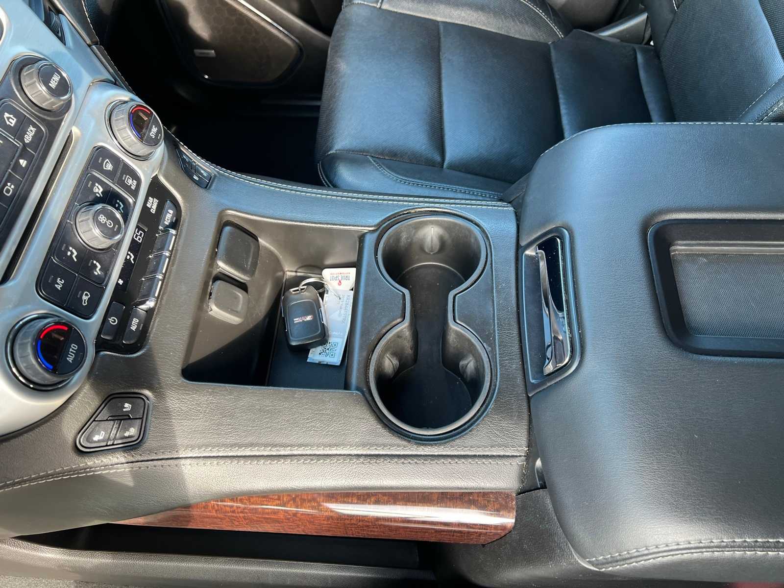 Thumbnail: 2019 GMC Yukon - 38