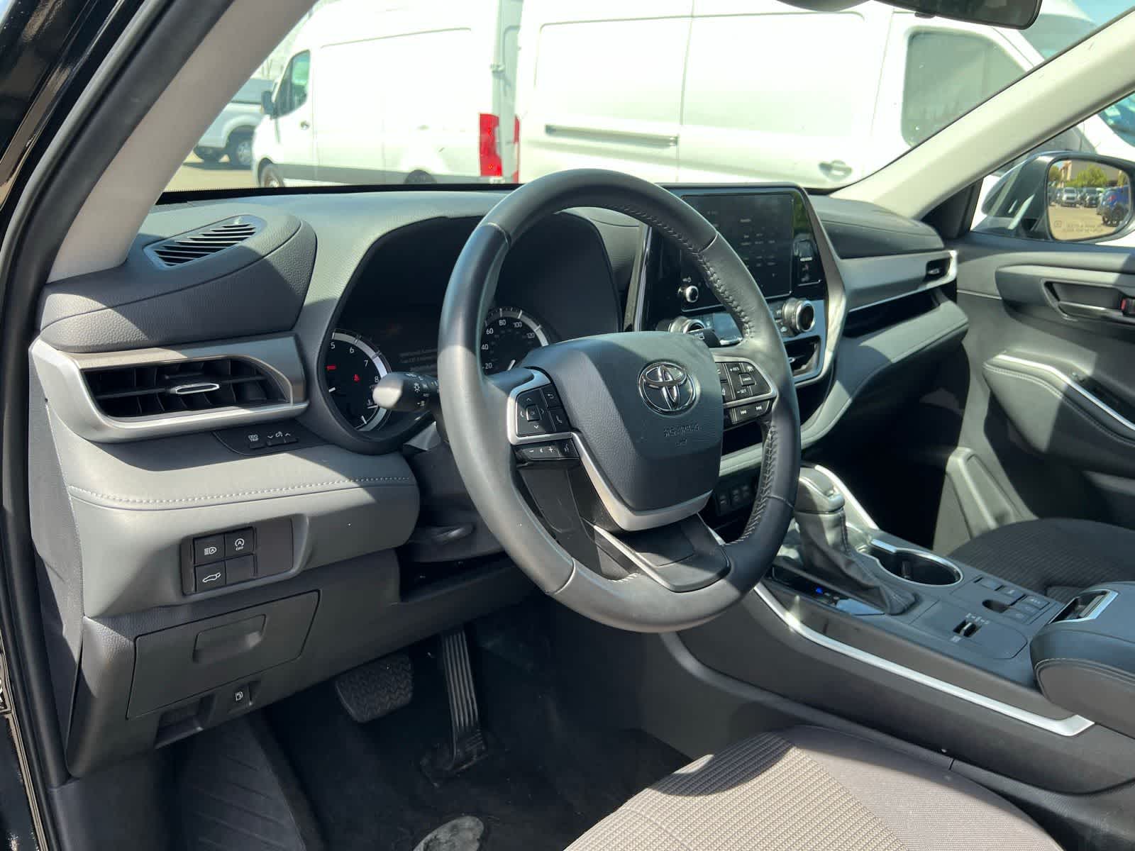 Thumbnail: 2025 Toyota Highlander - 14