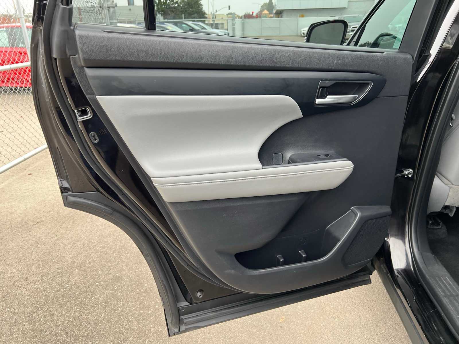 Thumbnail: 2021 Toyota Highlander - 20