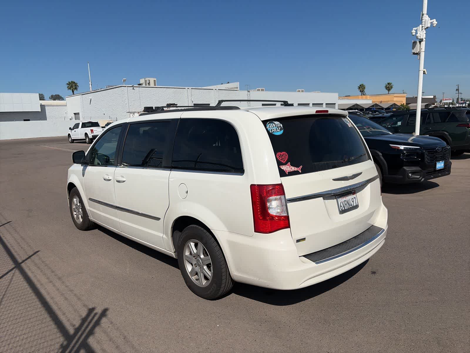 Thumbnail: 2012 Chrysler Town & Country - 16