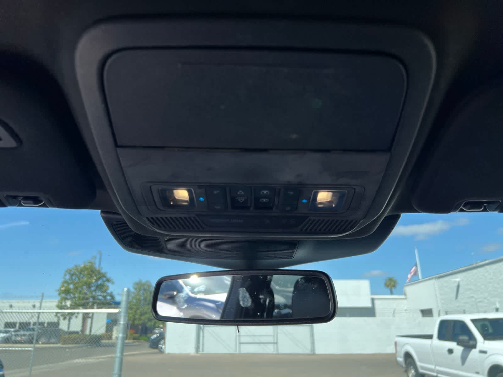 Thumbnail: 2020 Ford Explorer - 32