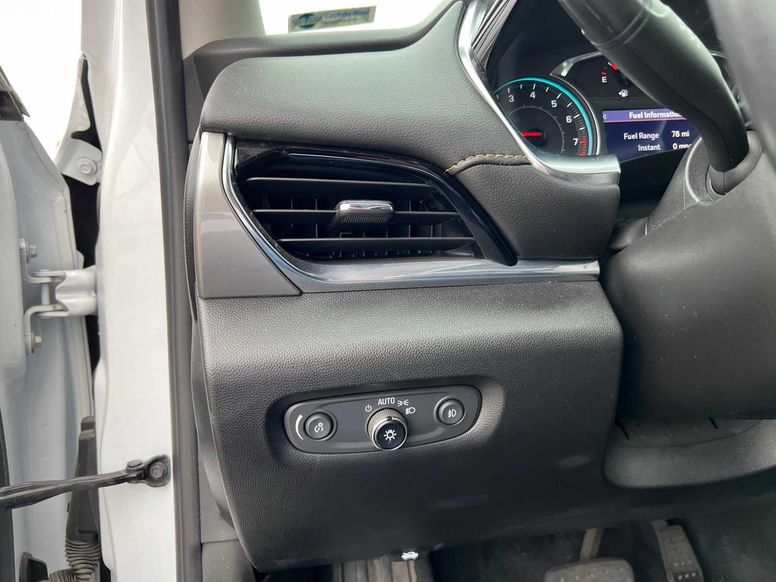 Thumbnail: 2021 Chevrolet Traverse - 28