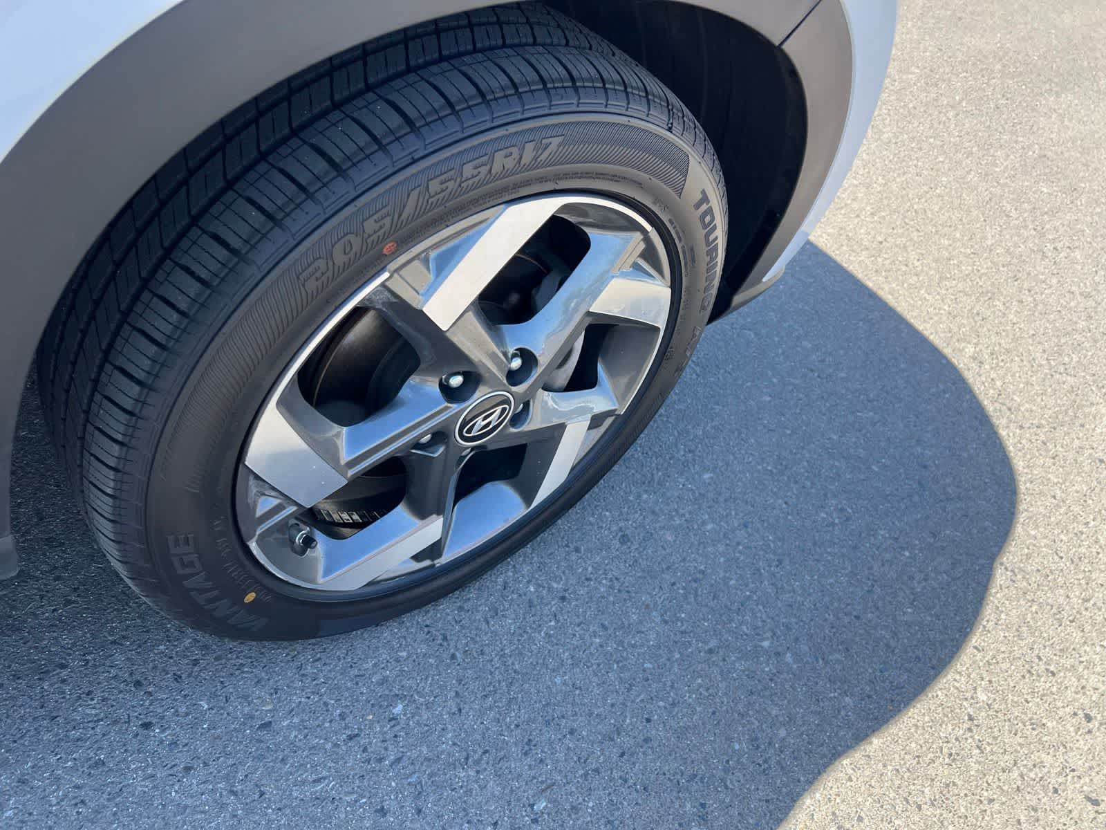 Thumbnail: 2023 Hyundai Venue - 23