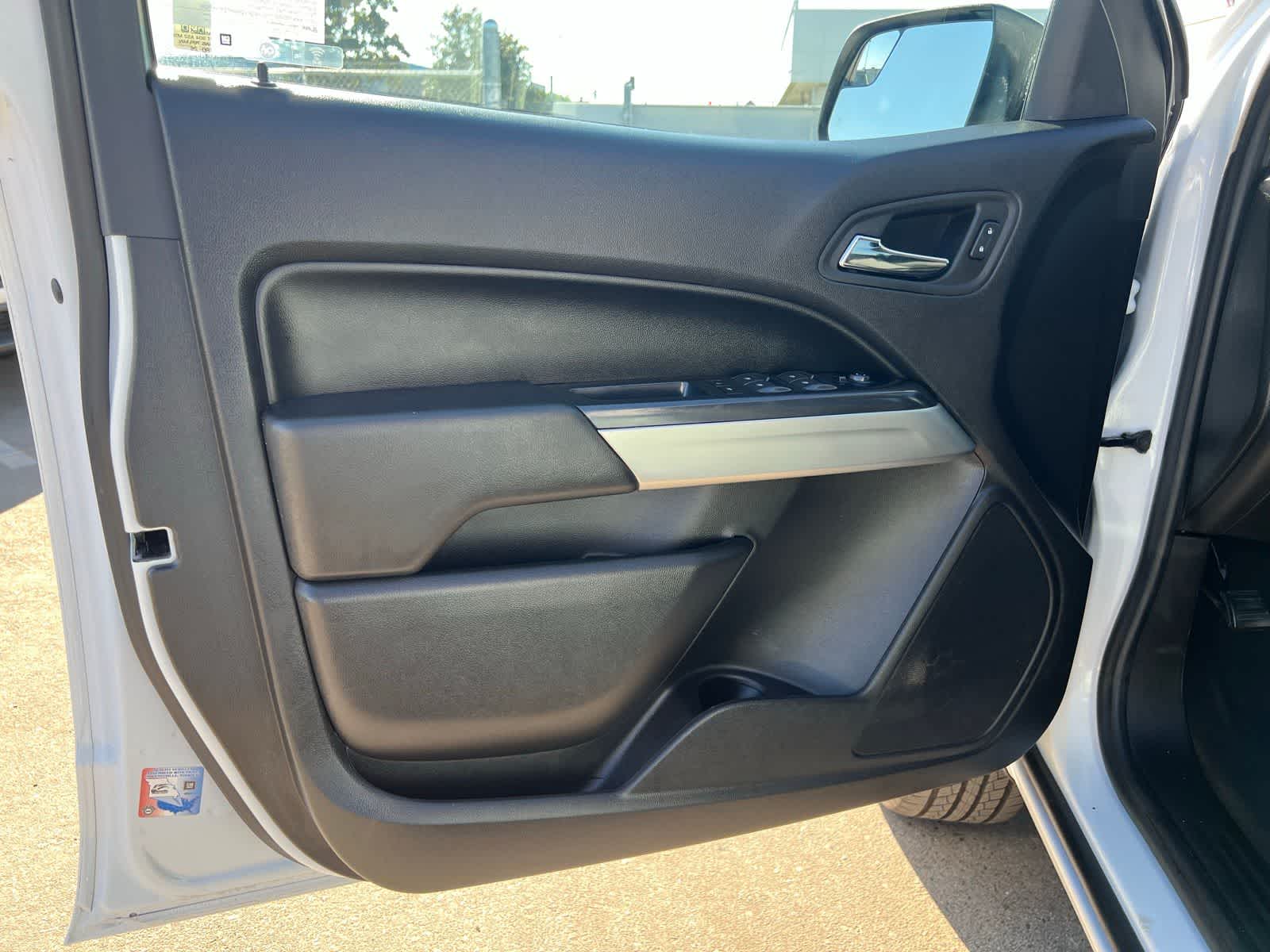 Thumbnail: 2022 Chevrolet Colorado - 16