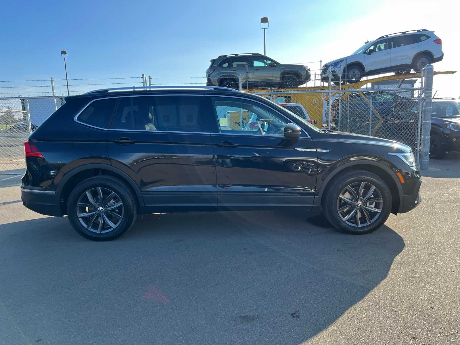 Thumbnail: 2023 Volkswagen Tiguan - 9