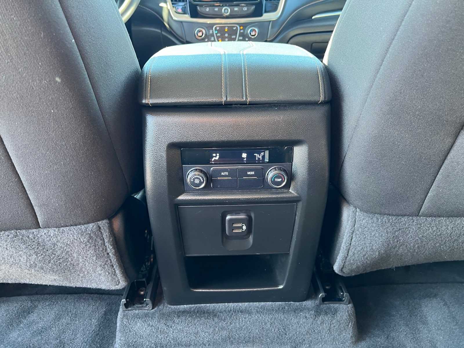 Thumbnail: 2021 Chevrolet Traverse - 32