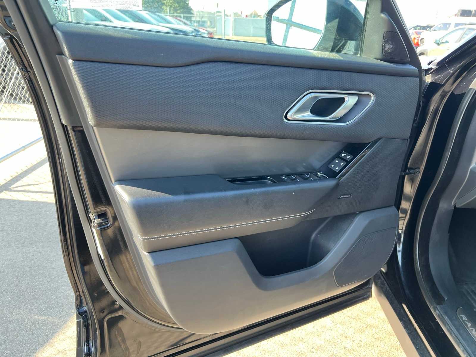 Thumbnail: 2020 Land Rover Range Rover Velar - 16