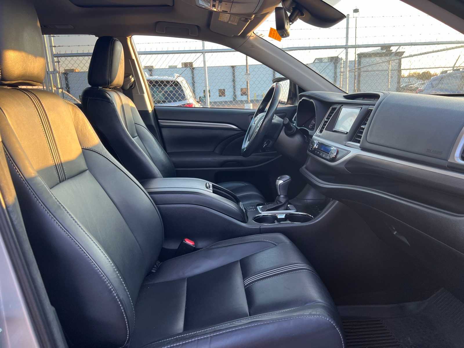 Thumbnail: 2017 Toyota Highlander - 26