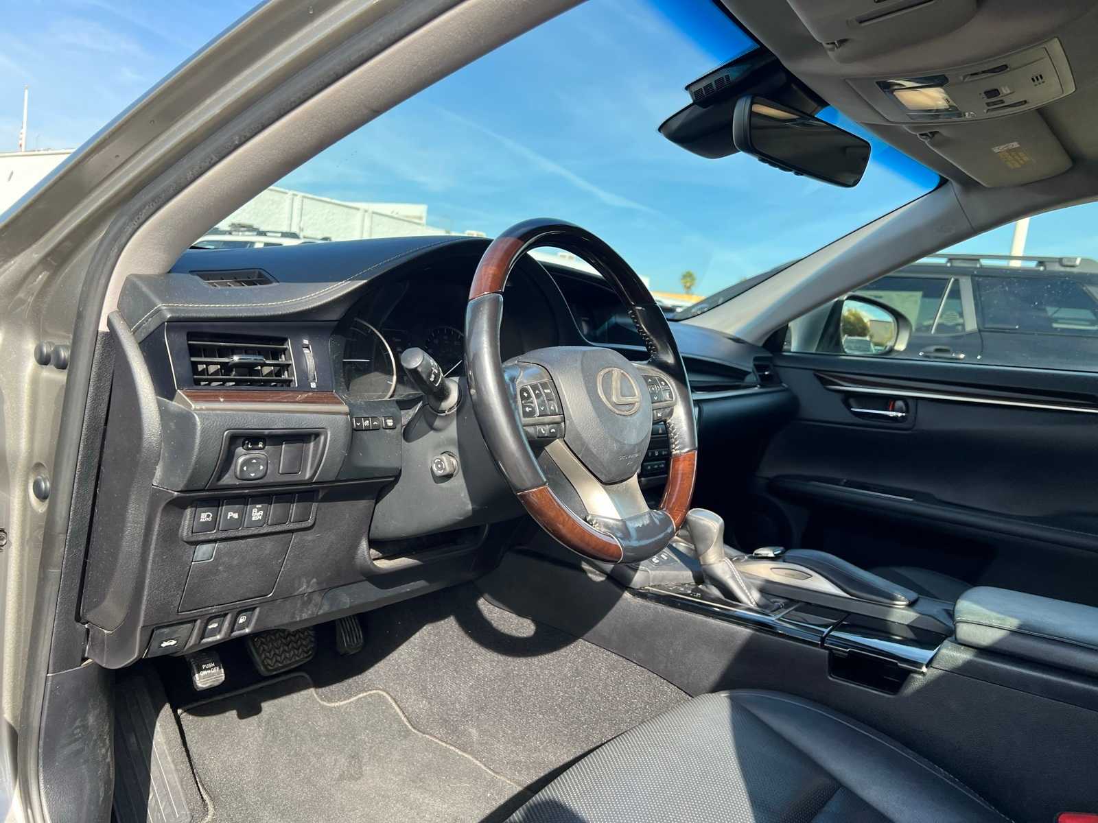 Thumbnail: 2016 Lexus ES - 13