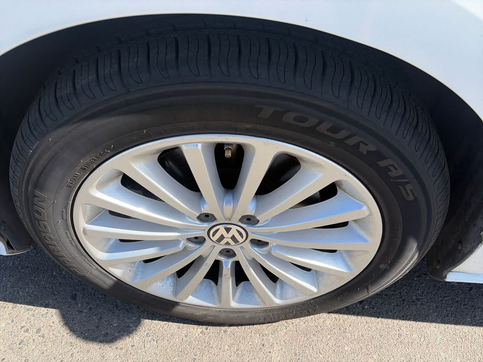 Thumbnail: 2017 Volkswagen Passat - 17