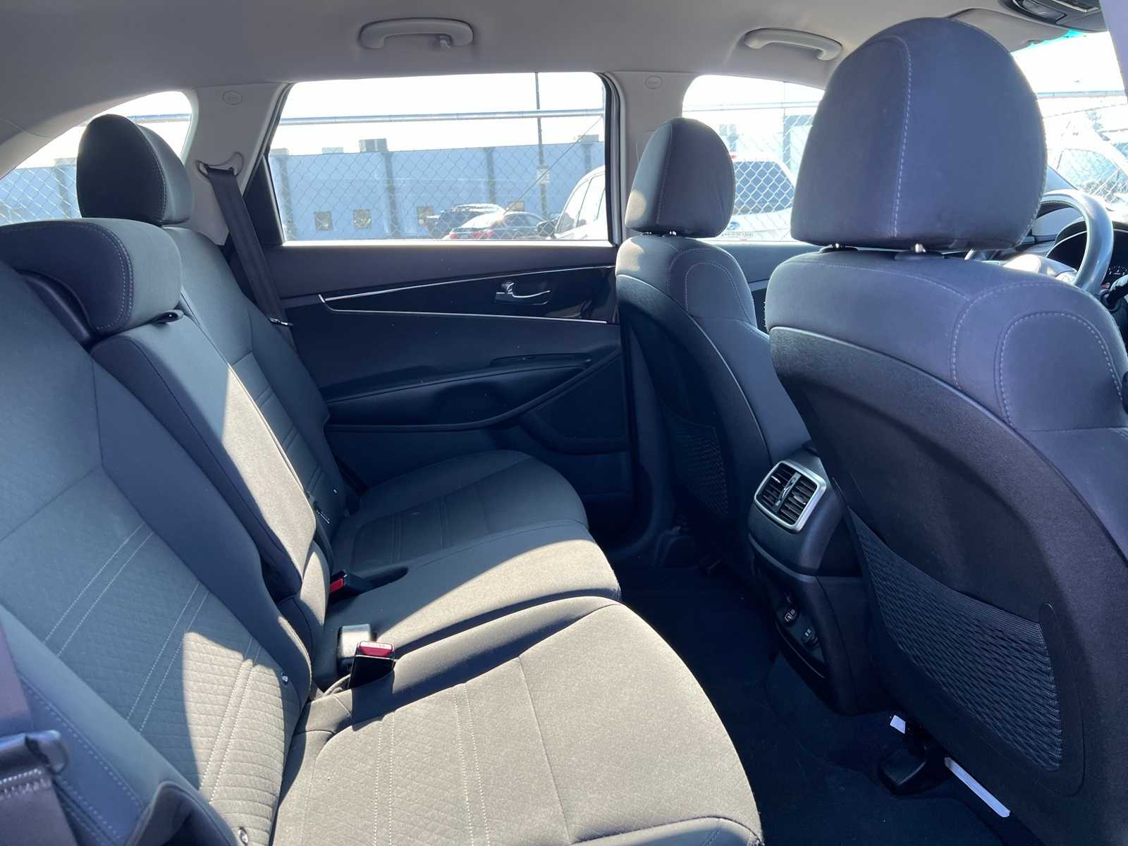 Thumbnail: 2019 Kia Sorento - 23