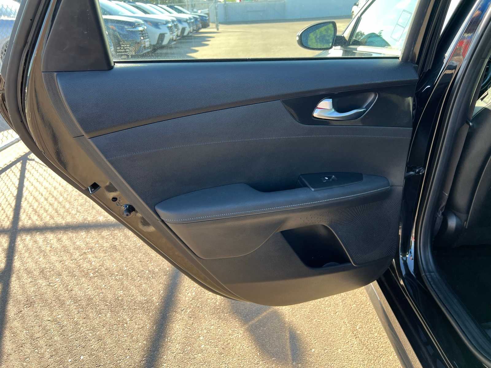 Thumbnail: 2022 Kia Forte - 21