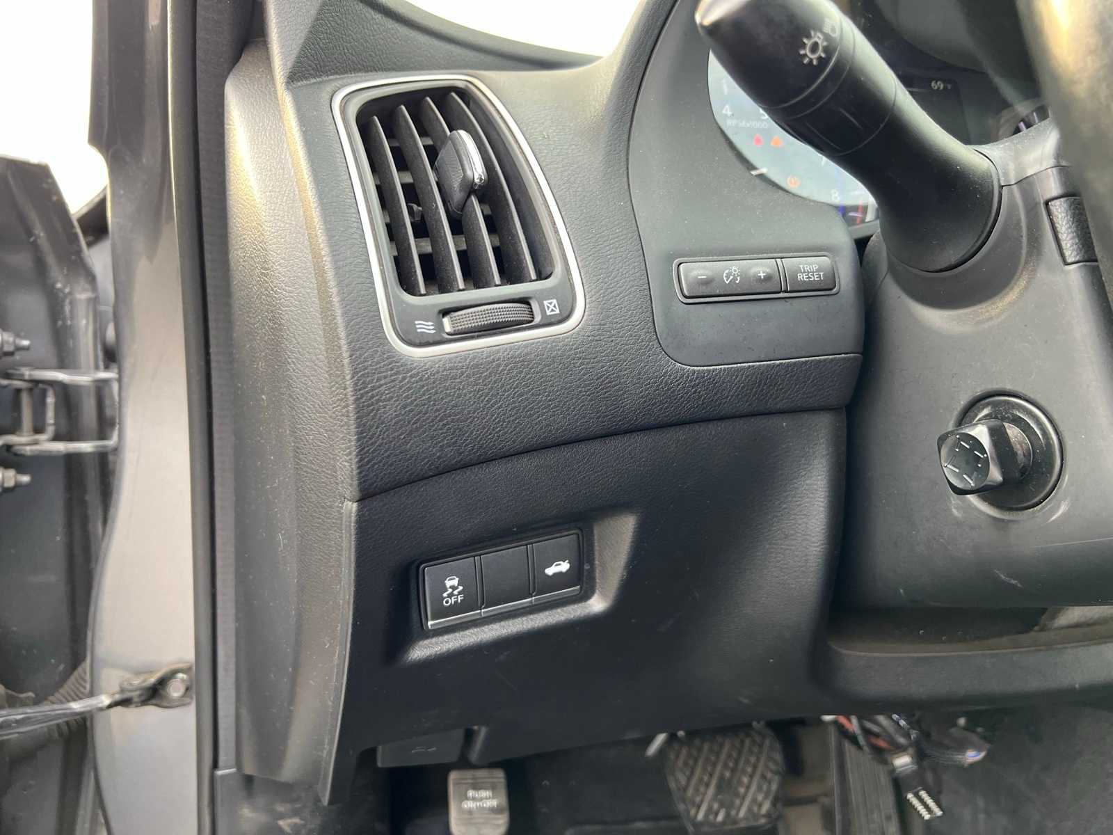 Thumbnail: 2016 INFINITI Q50 - 28