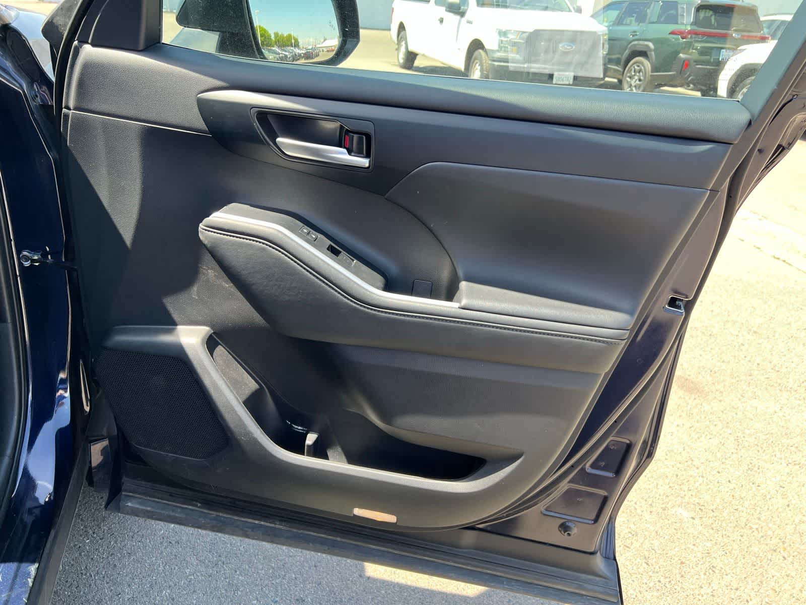 Thumbnail: 2025 Toyota Highlander - 28