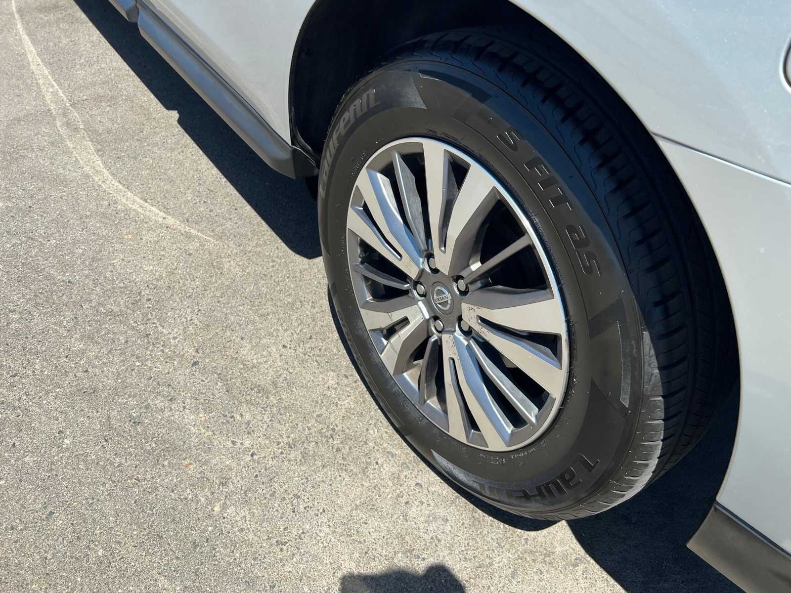 Thumbnail: 2019 Nissan Pathfinder - 17