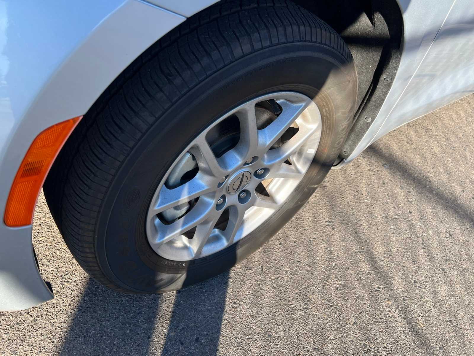 Thumbnail: 2023 Chrysler Voyager - 12