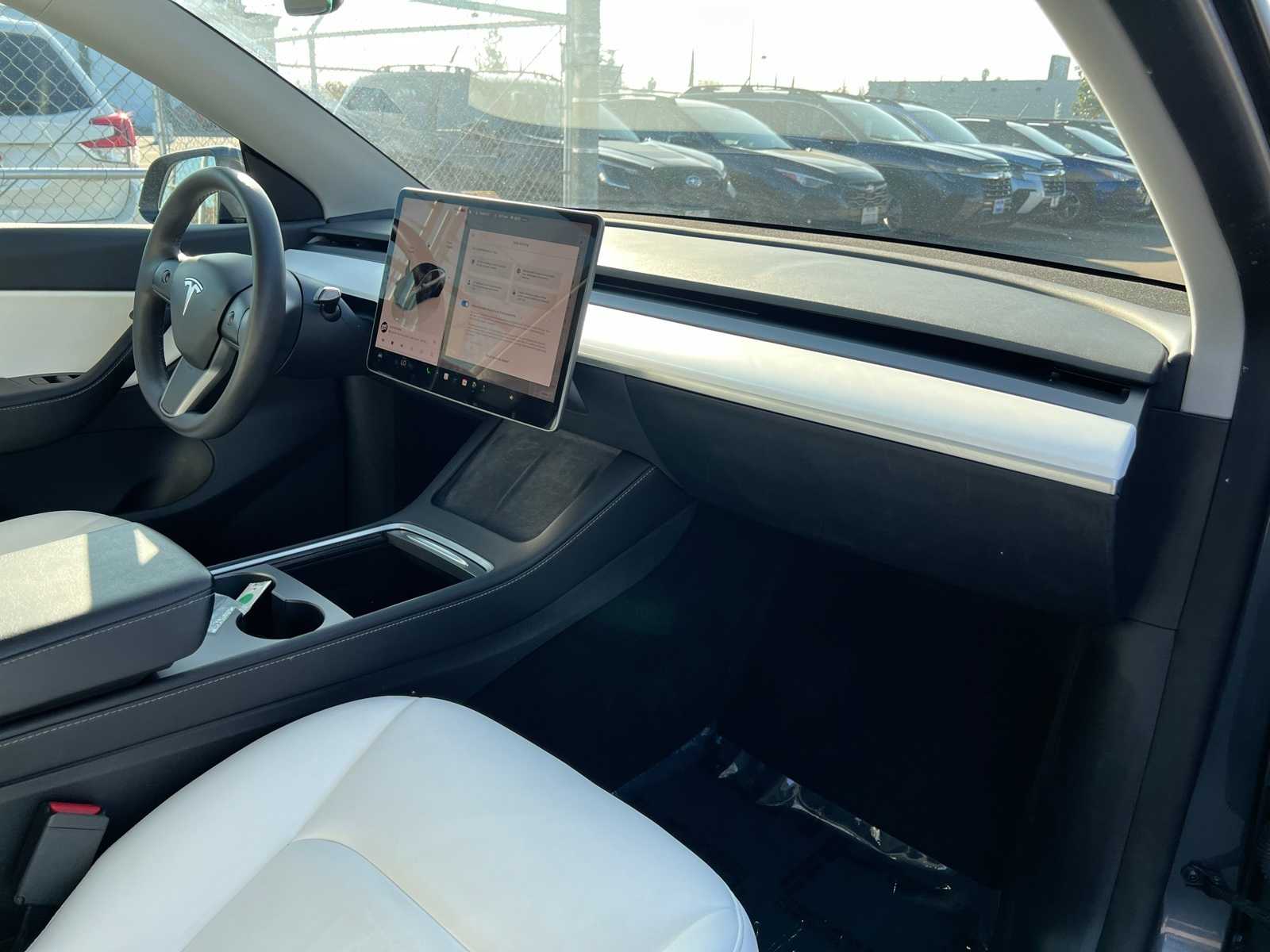 Thumbnail: 2022 Tesla Model Y - 25