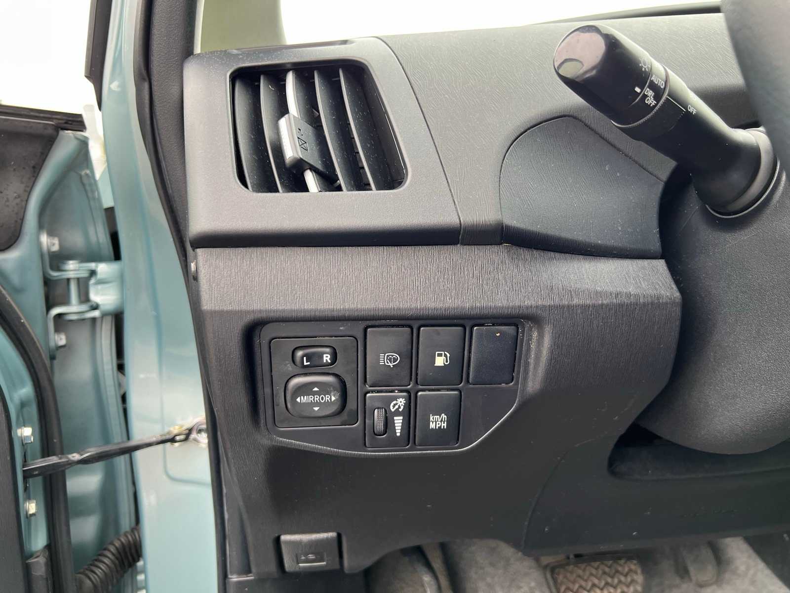 Thumbnail: 2012 Toyota Prius - 33