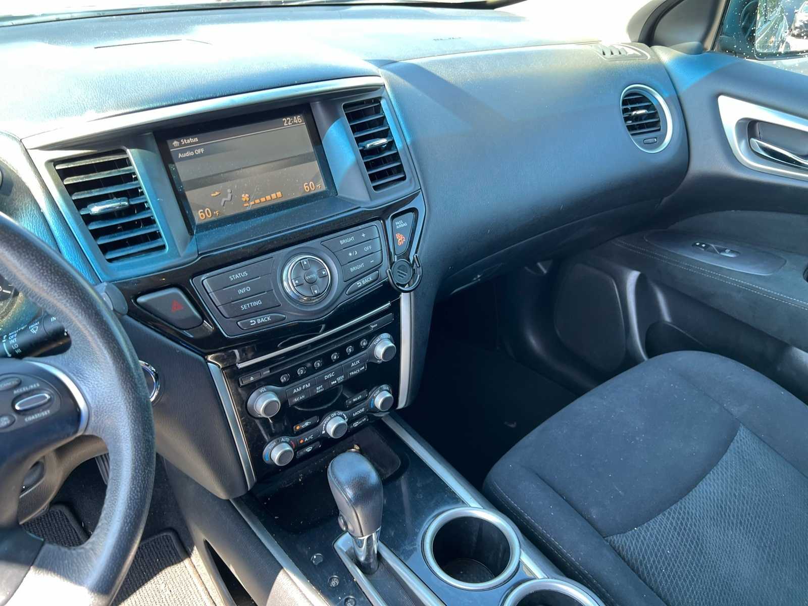 Thumbnail: 2016 Nissan Pathfinder - 32