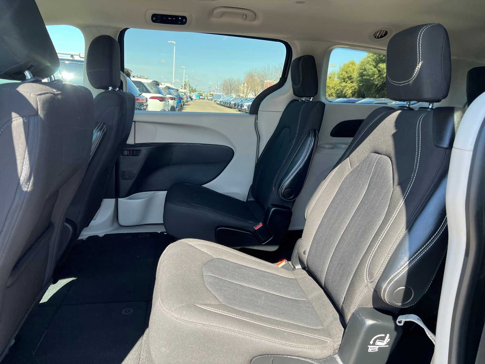 Thumbnail: 2023 Chrysler Voyager - 18