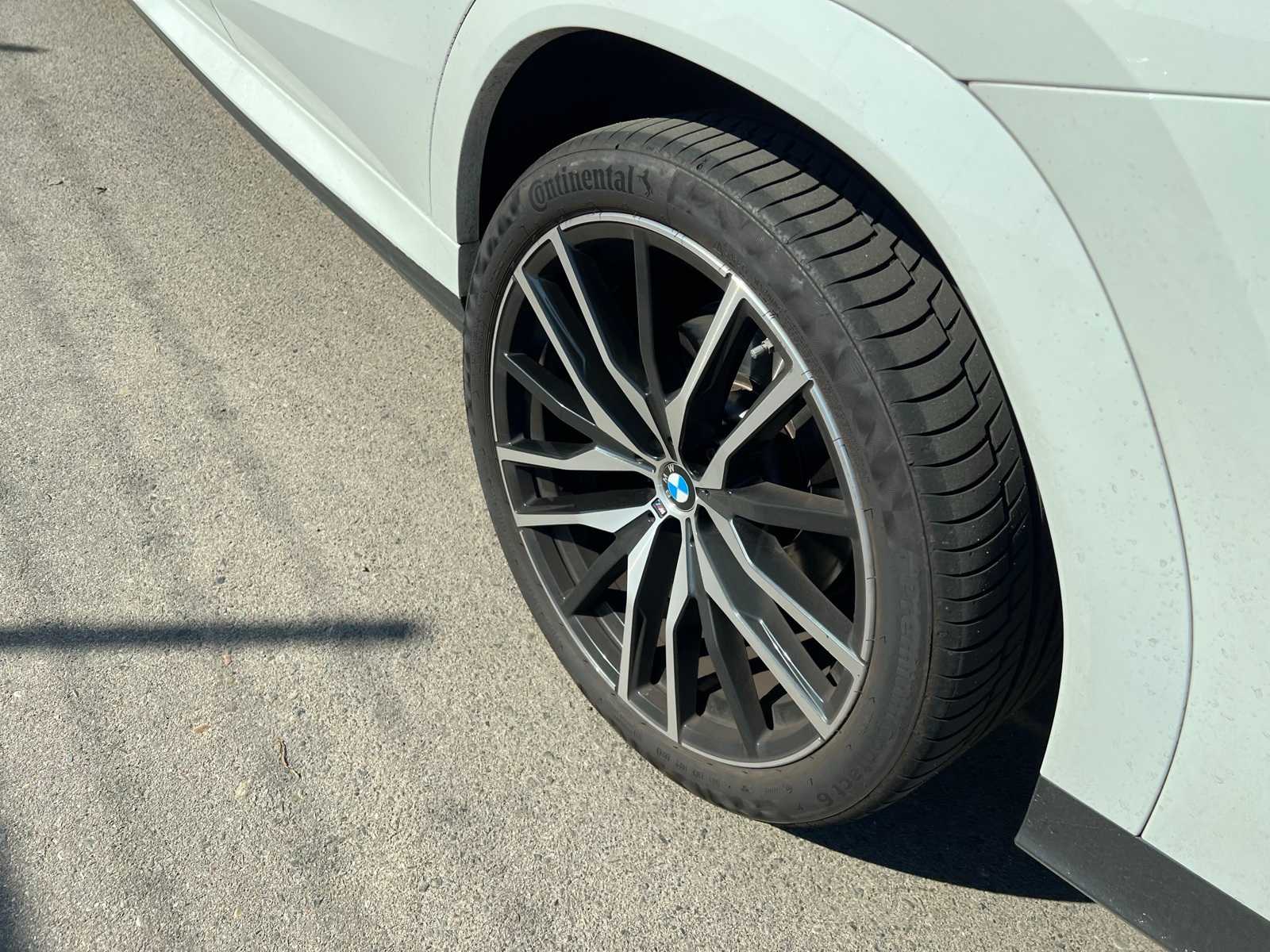 Thumbnail: 2022 BMW X6 - 17