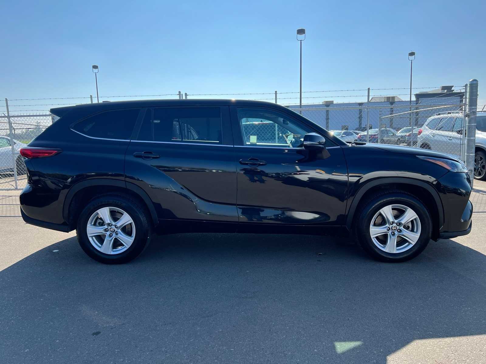 Thumbnail: 2023 Toyota Highlander - 10