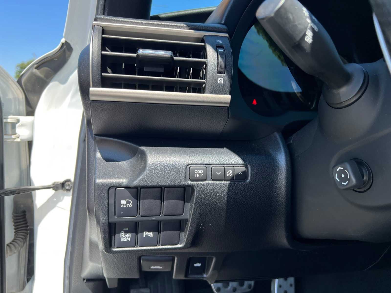 Thumbnail: 2018 Lexus IS - 29