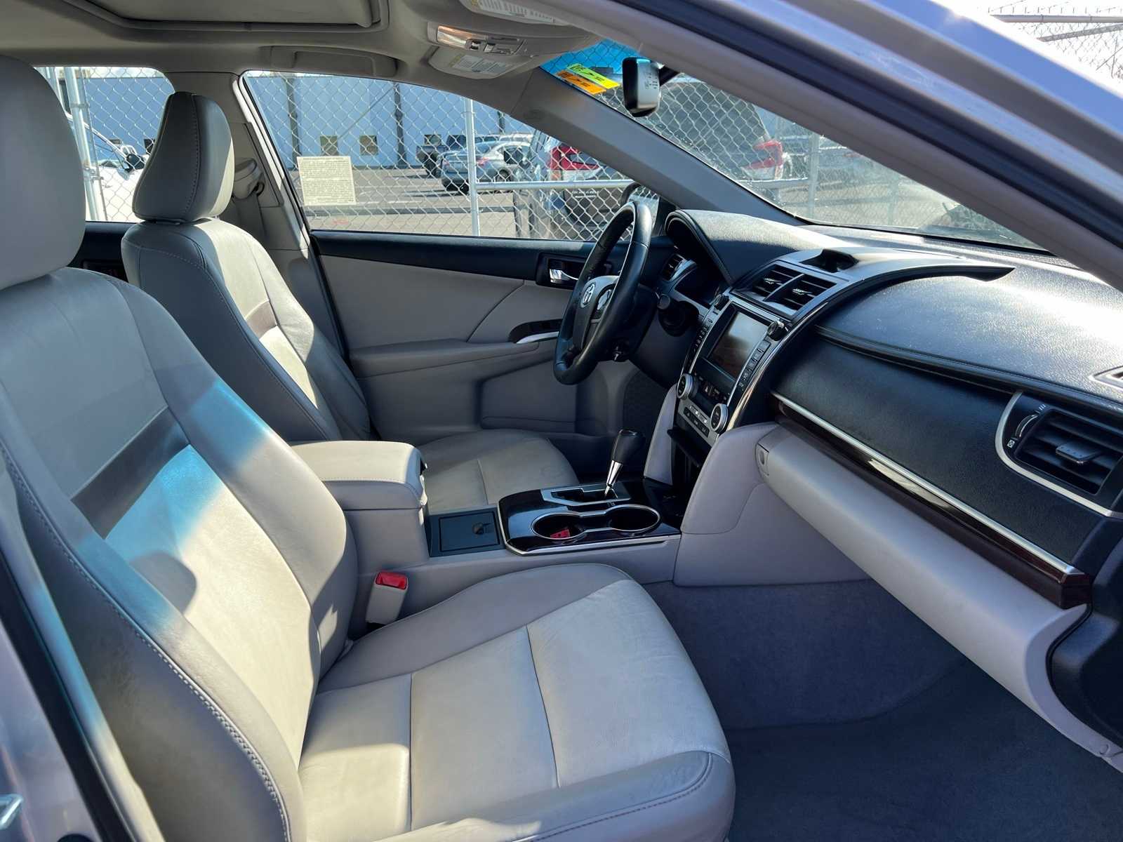 Thumbnail: 2012 Toyota Camry - 27