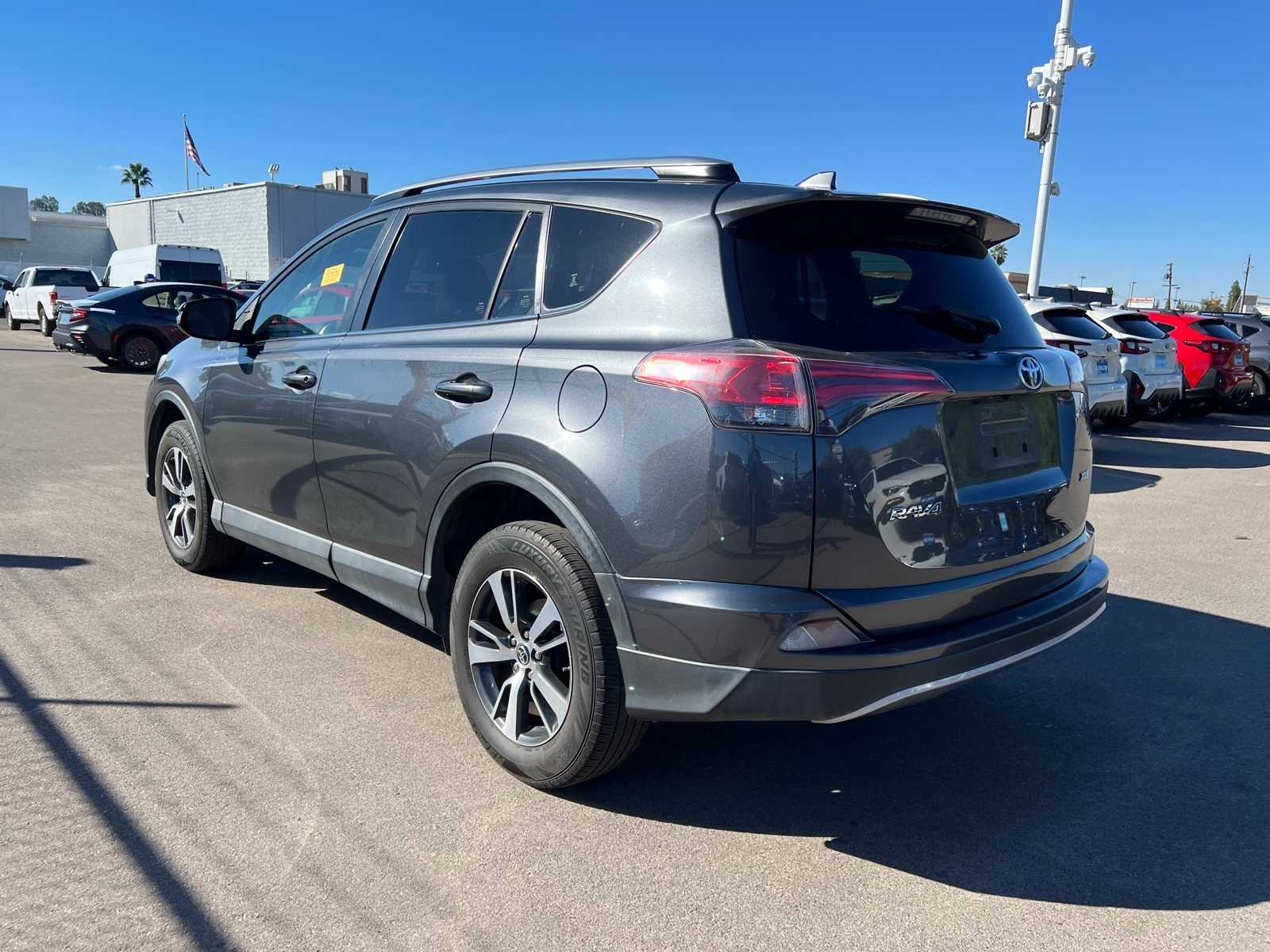 Thumbnail: 2018 Toyota RAV4 - 3