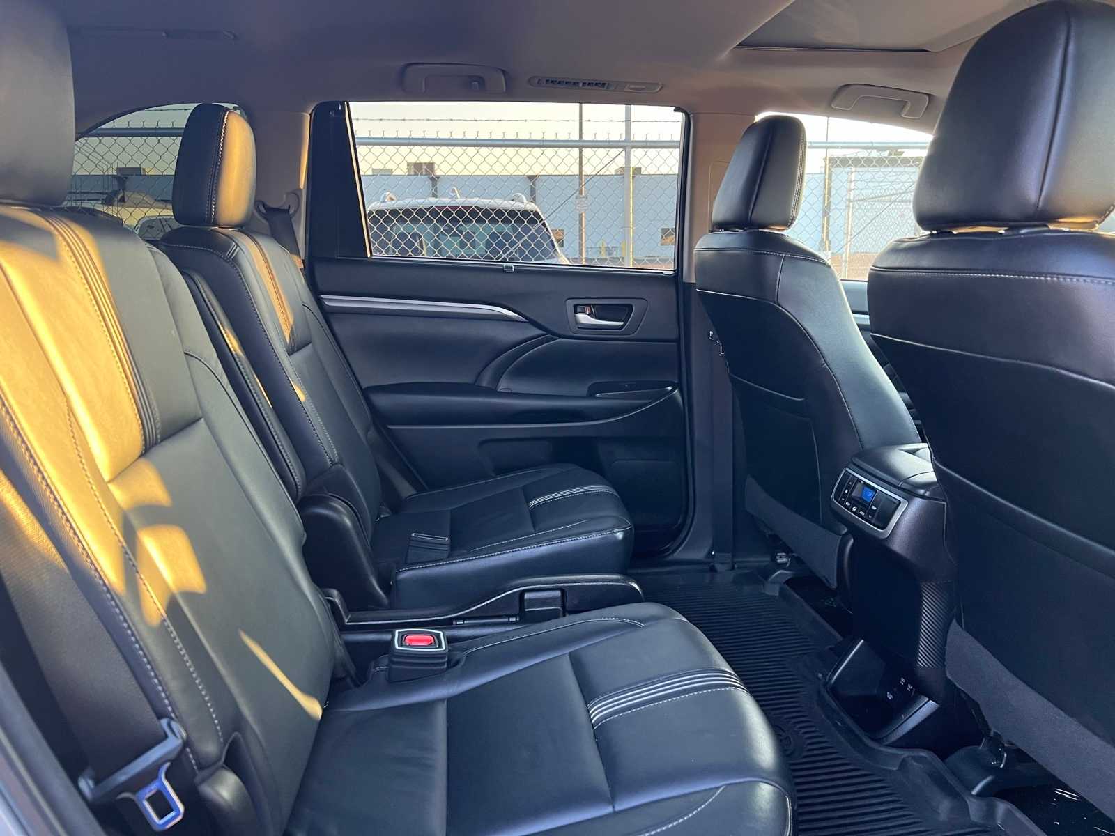 Thumbnail: 2017 Toyota Highlander - 22