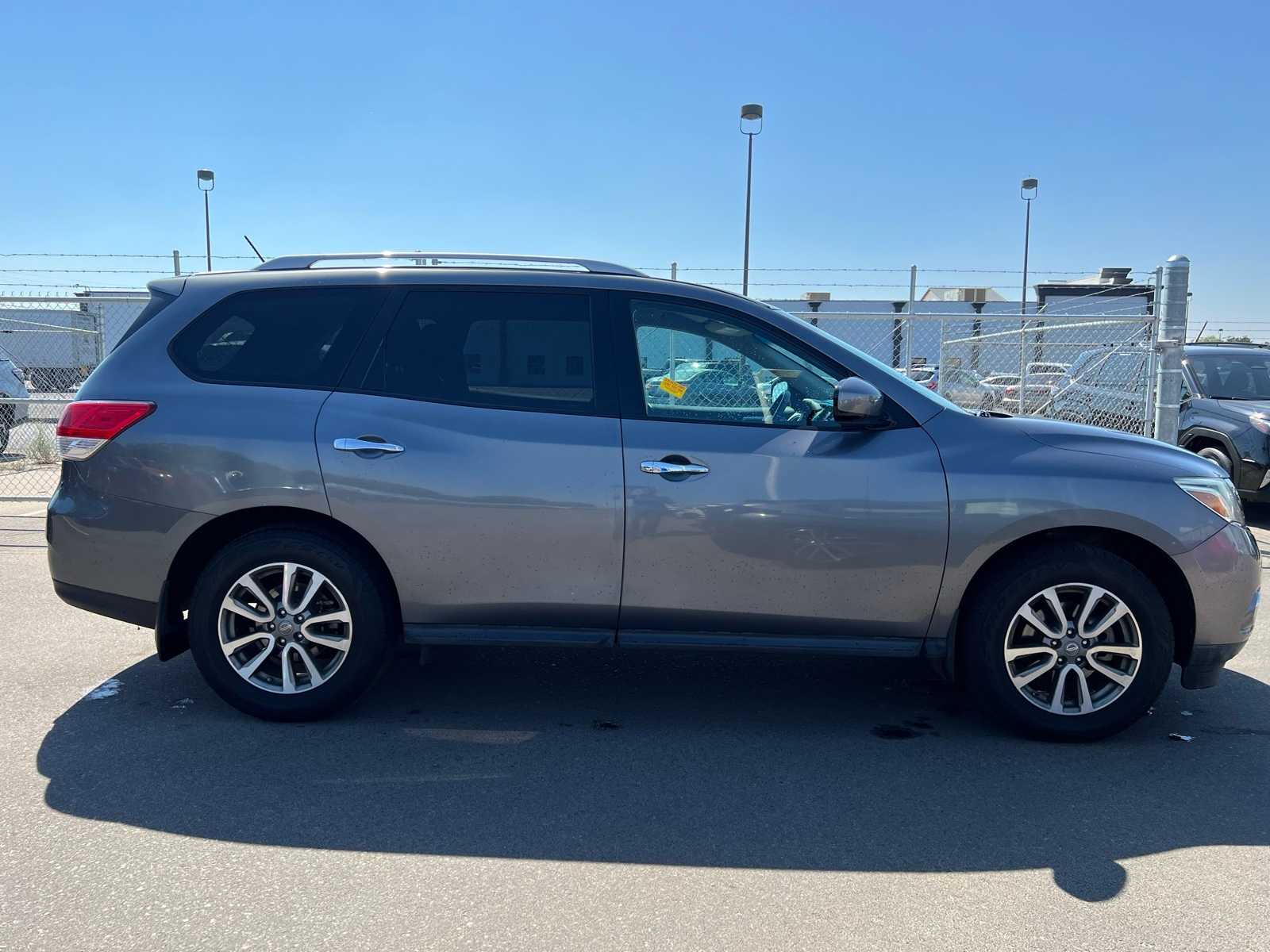 Thumbnail: 2016 Nissan Pathfinder - 10