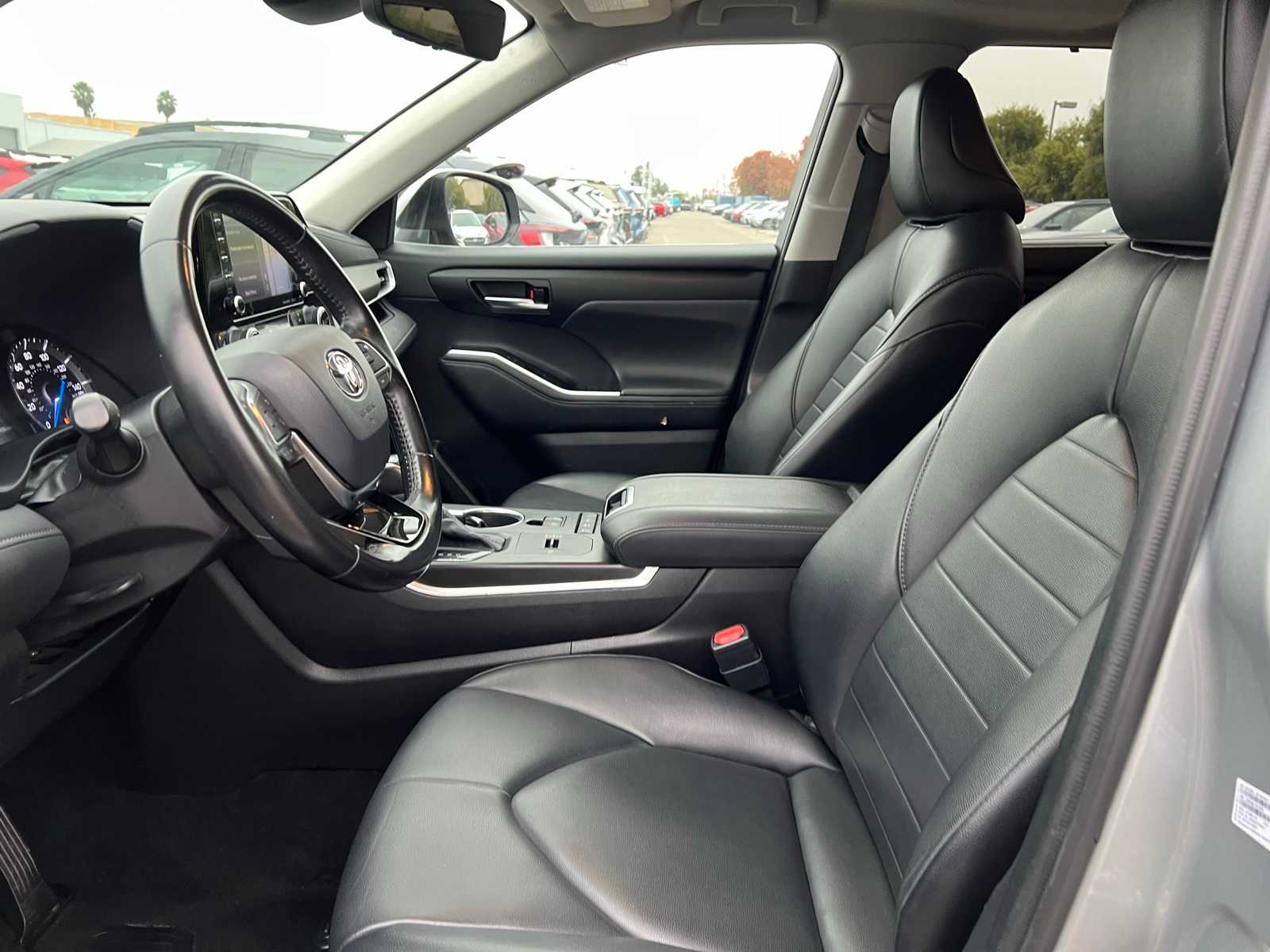 Thumbnail: 2021 Toyota Highlander - 16