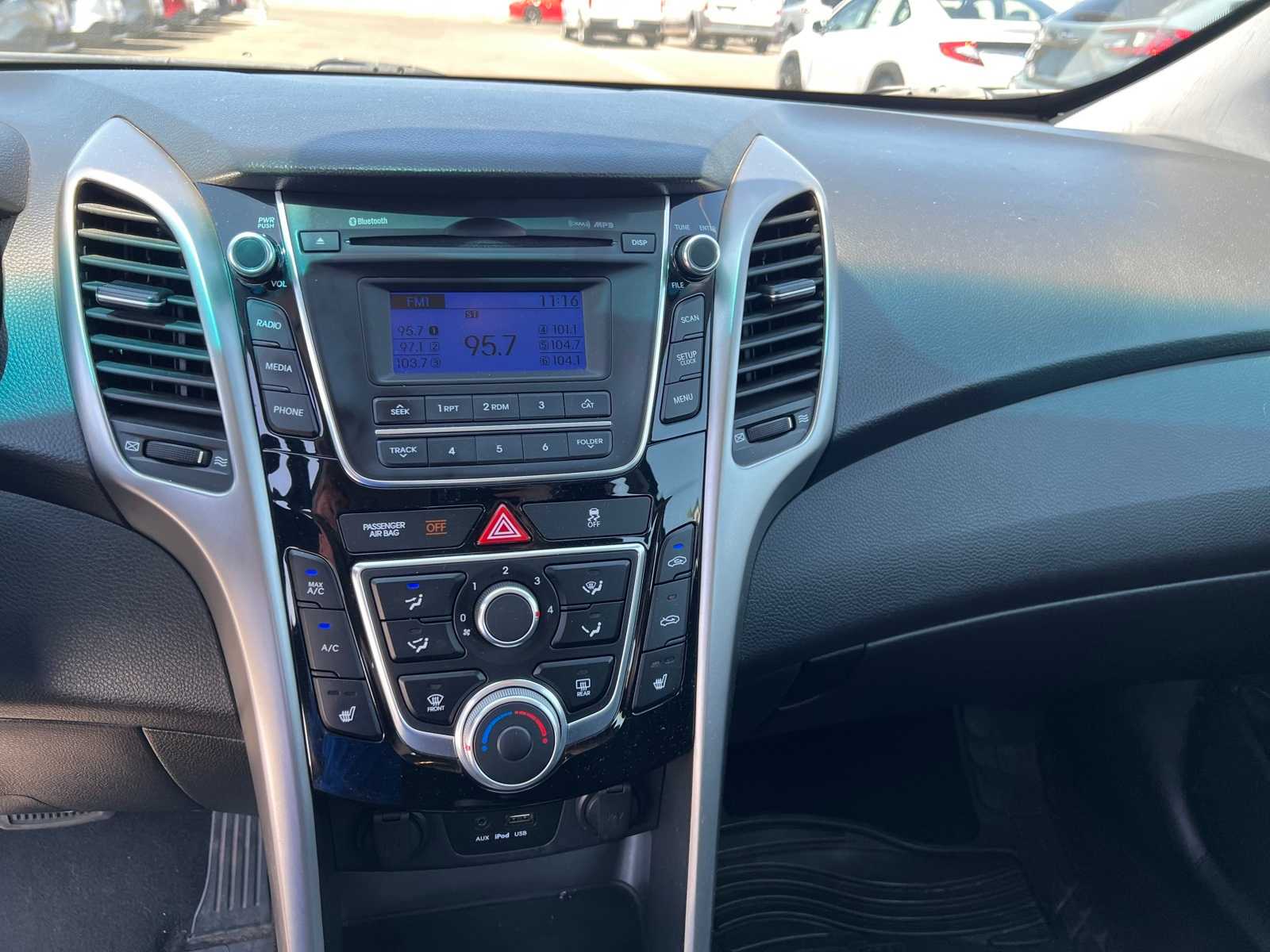 Thumbnail: 2016 Hyundai Elantra - 30