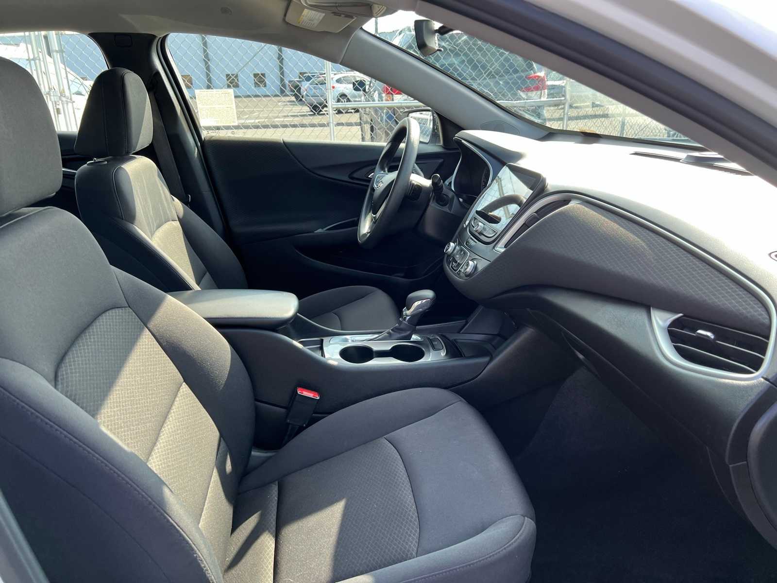 Thumbnail: 2022 Chevrolet Malibu - 27