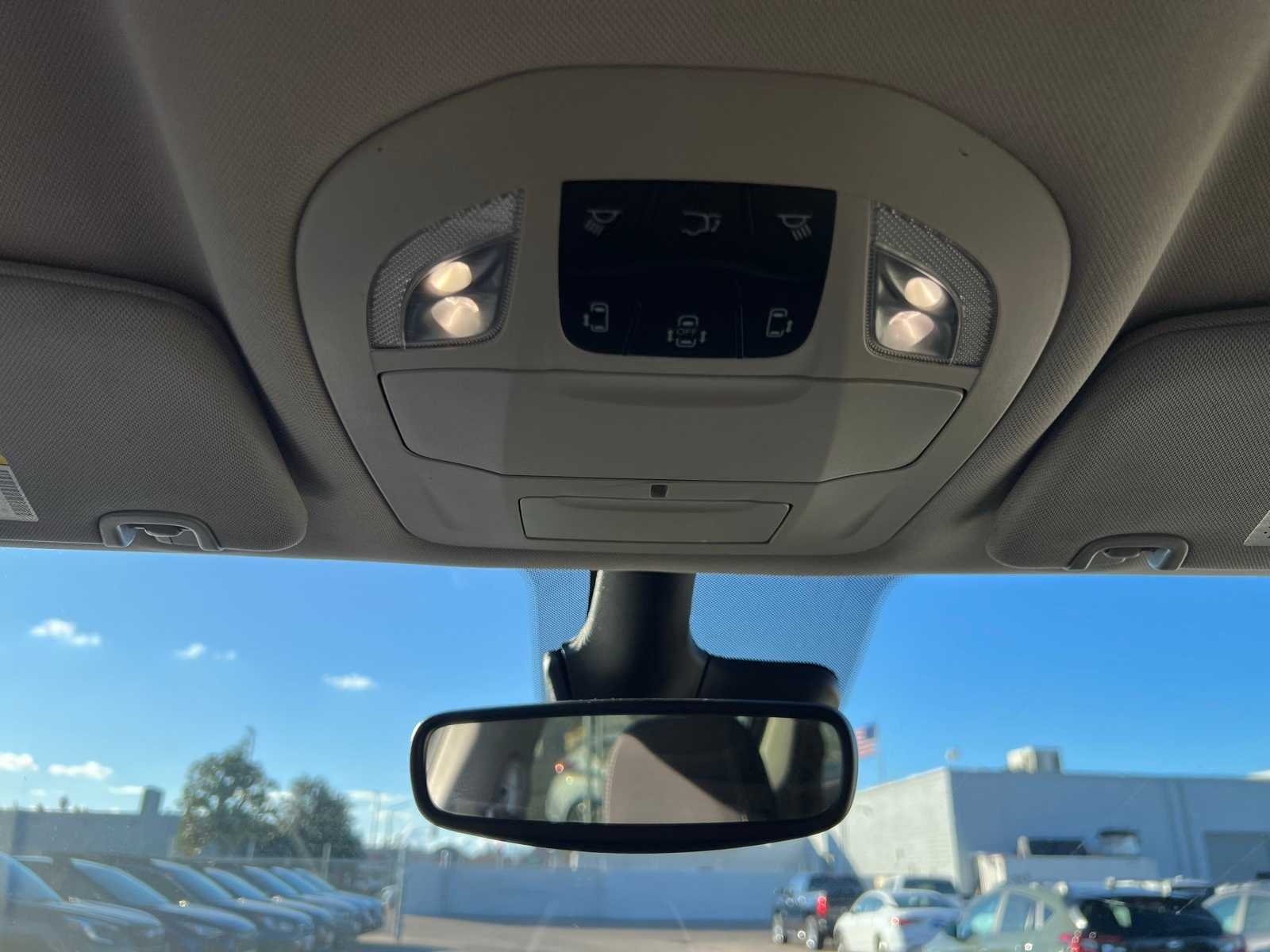 Thumbnail: 2023 Chrysler Voyager - 32