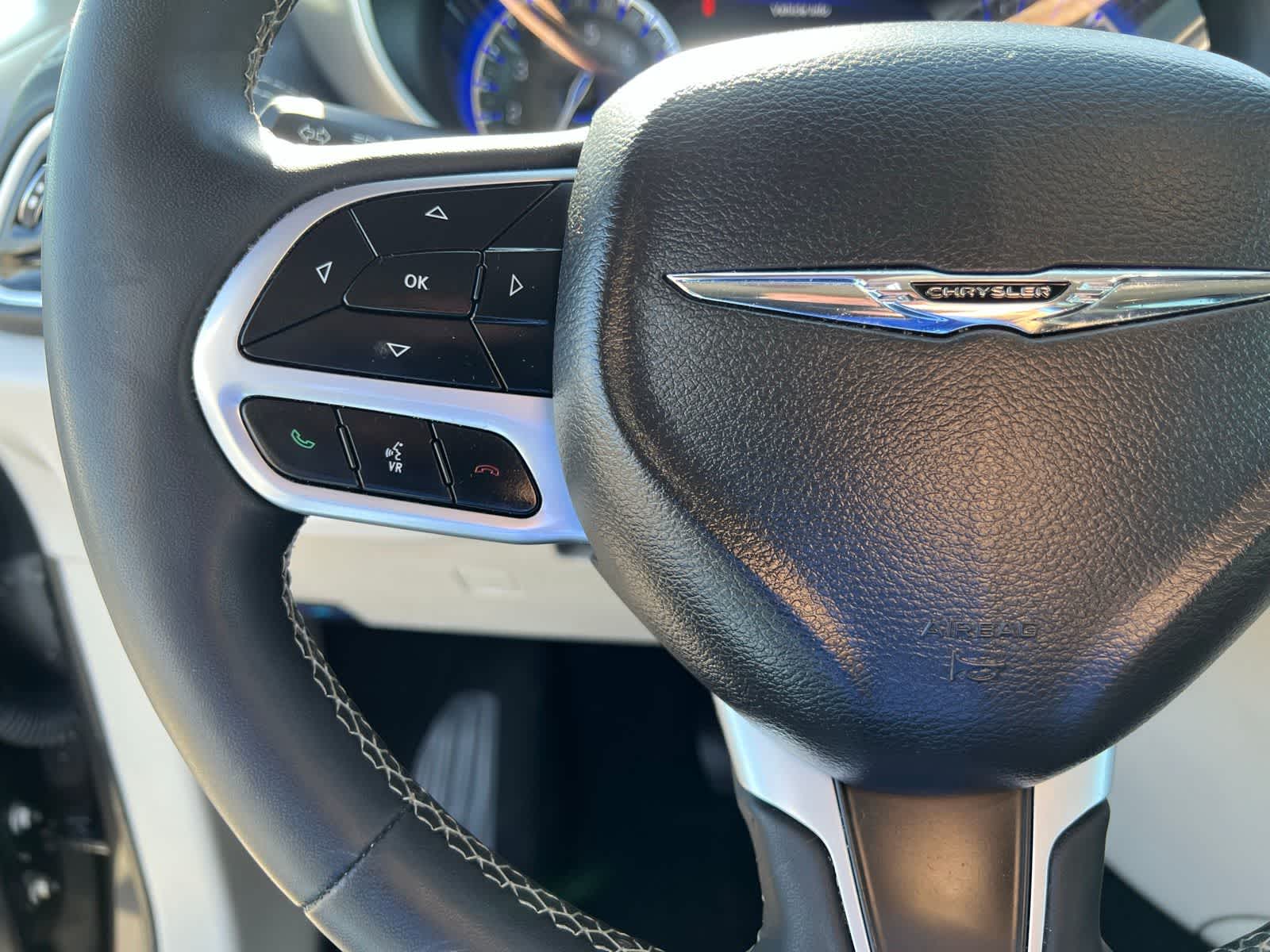 Thumbnail: 2023 Chrysler Pacifica - 33