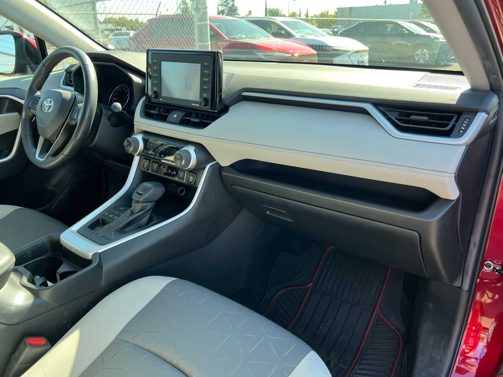 Thumbnail: 2021 Toyota RAV4 - 25