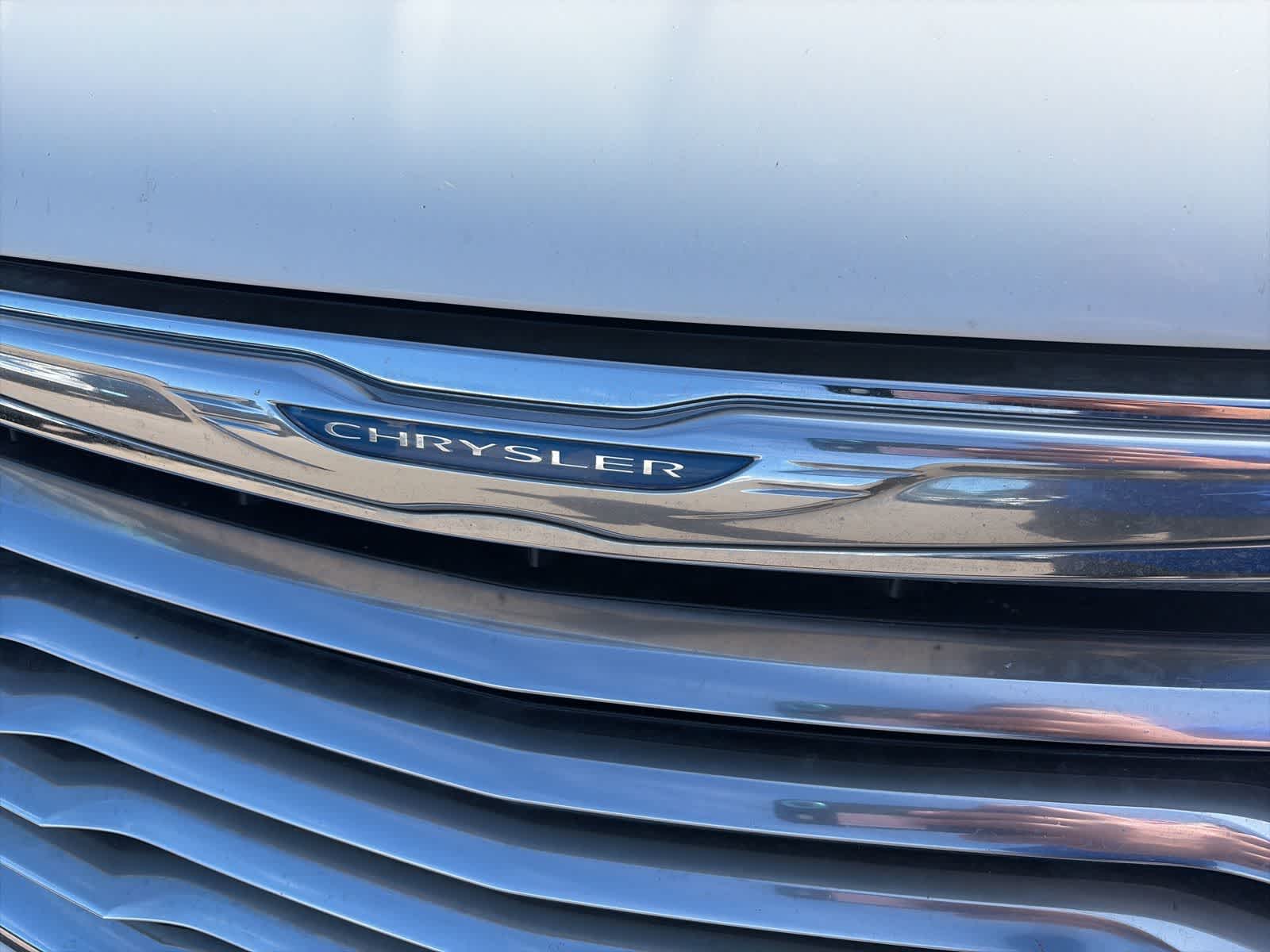 Thumbnail: 2012 Chrysler Town & Country - 3