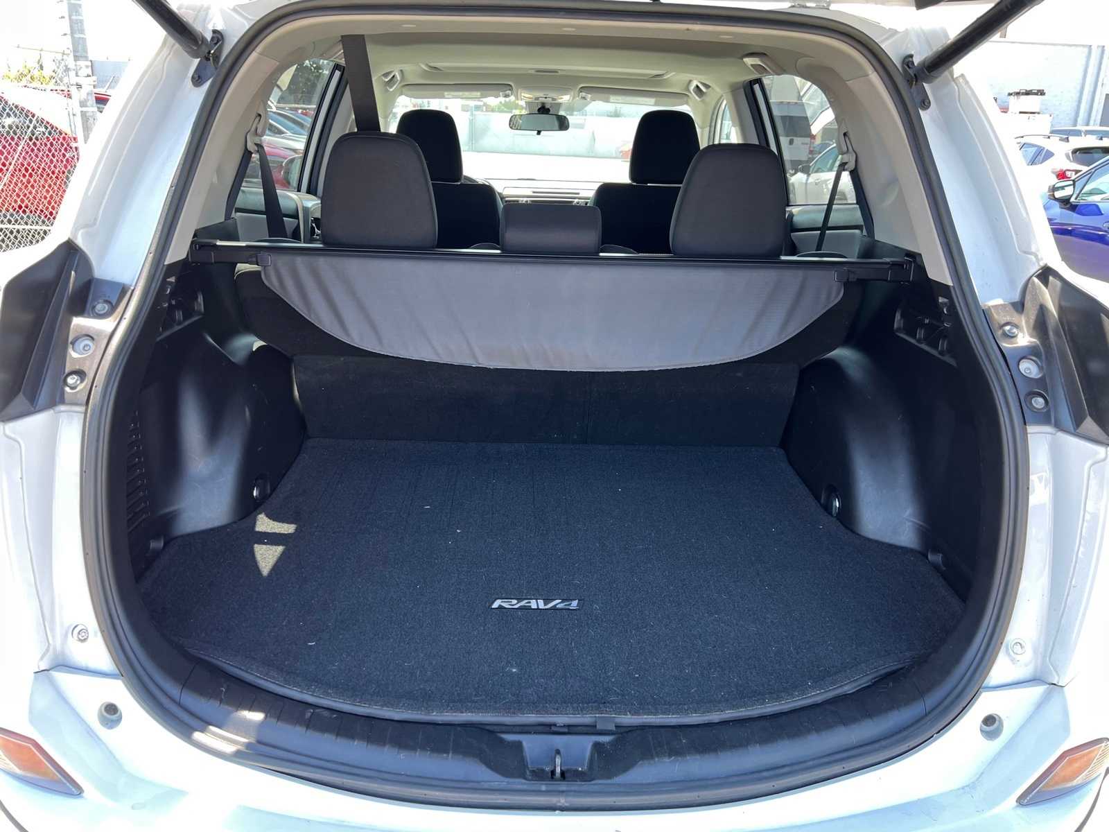 Thumbnail: 2017 Toyota RAV4 - 8
