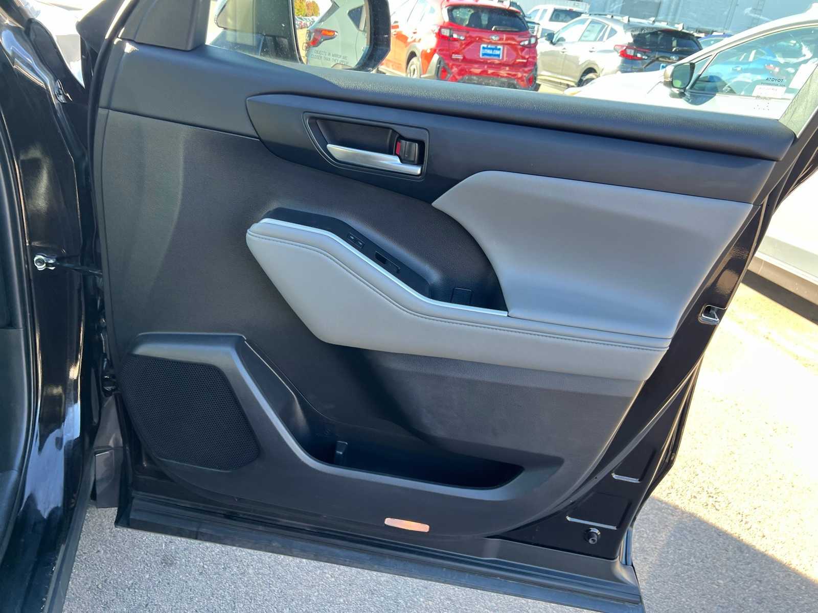 Thumbnail: 2021 Toyota Highlander - 28