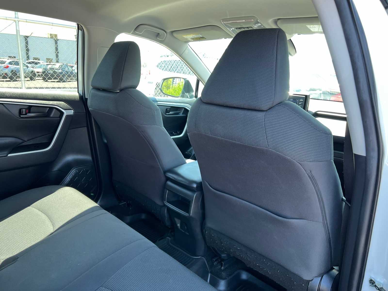 Thumbnail: 2021 Toyota RAV4 - 22