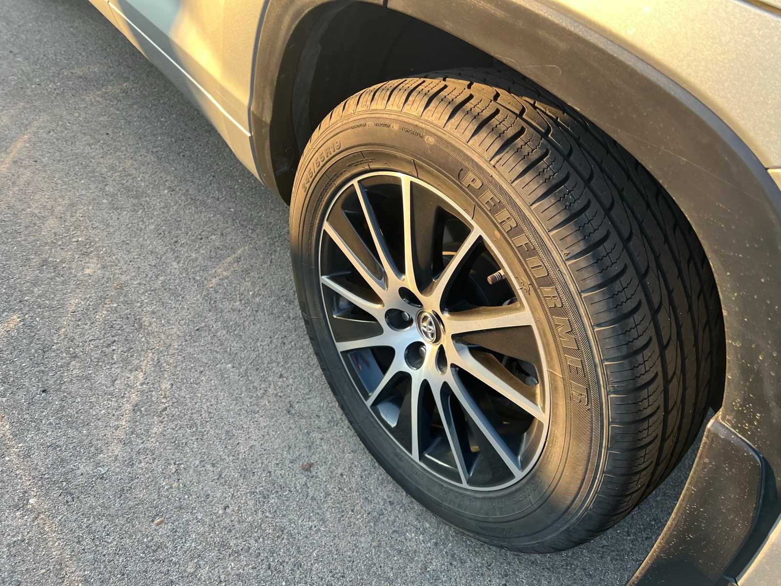 Thumbnail: 2017 Toyota Highlander - 16