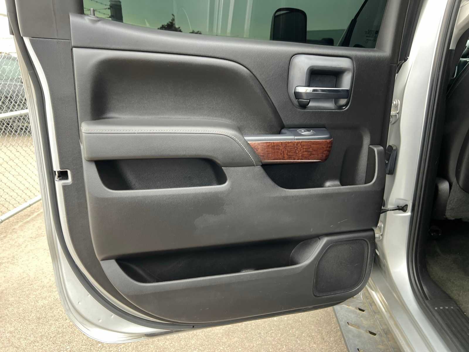 Thumbnail: 2015 GMC Sierra 2500 - 17