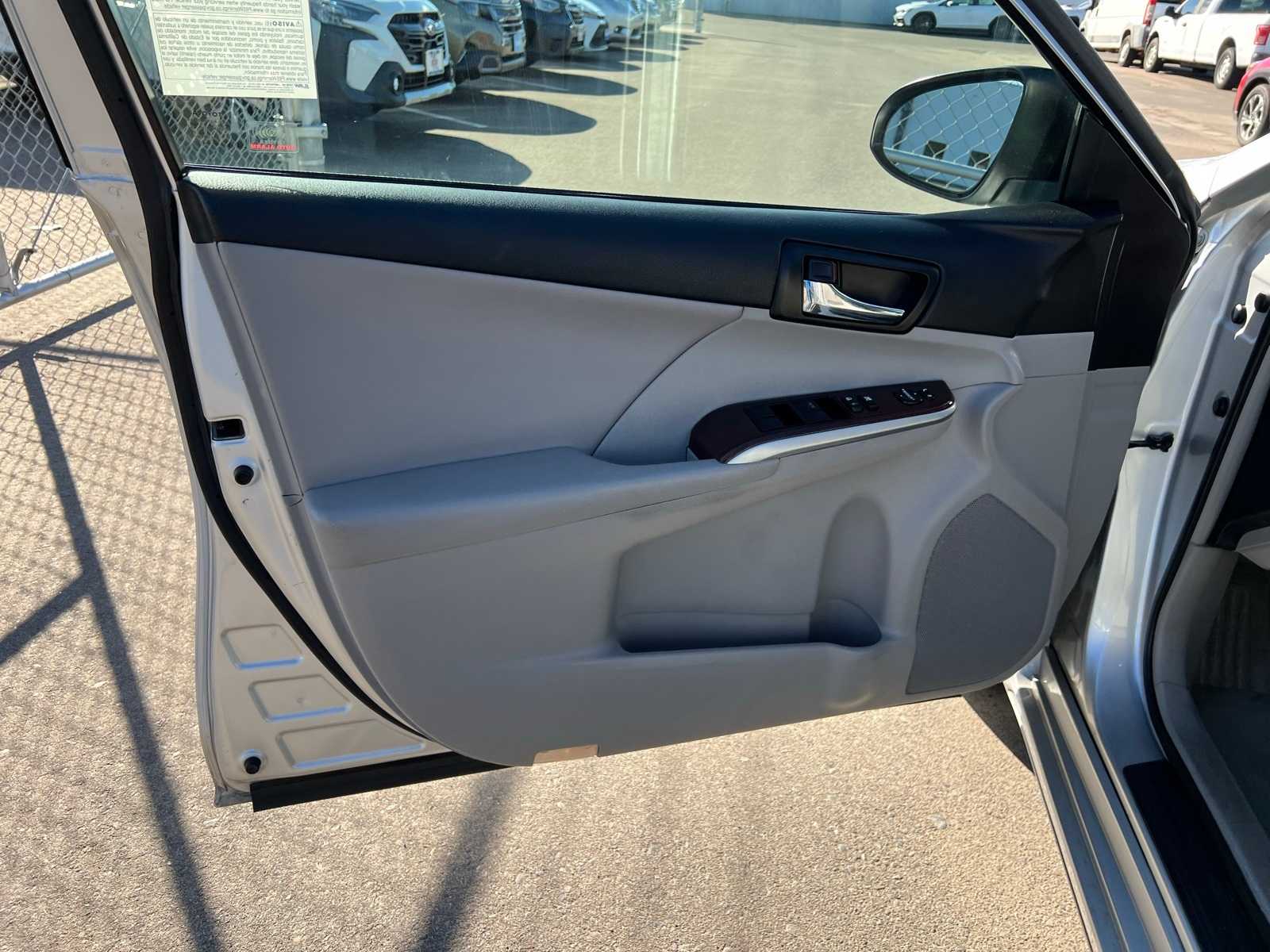 Thumbnail: 2012 Toyota Camry - 16