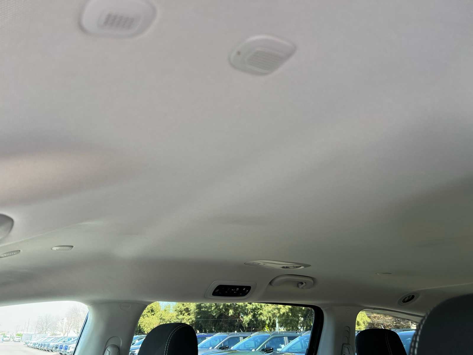 Thumbnail: 2023 Chrysler Voyager - 33