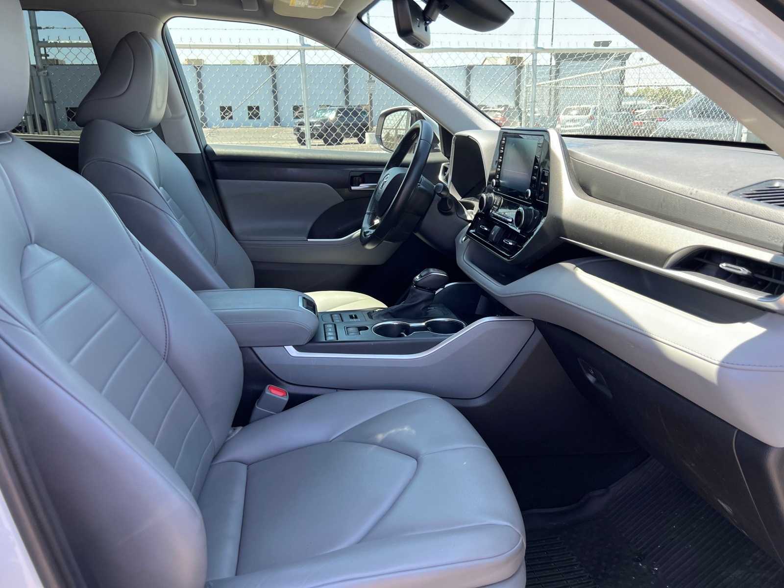 Thumbnail: 2021 Toyota Highlander - 27