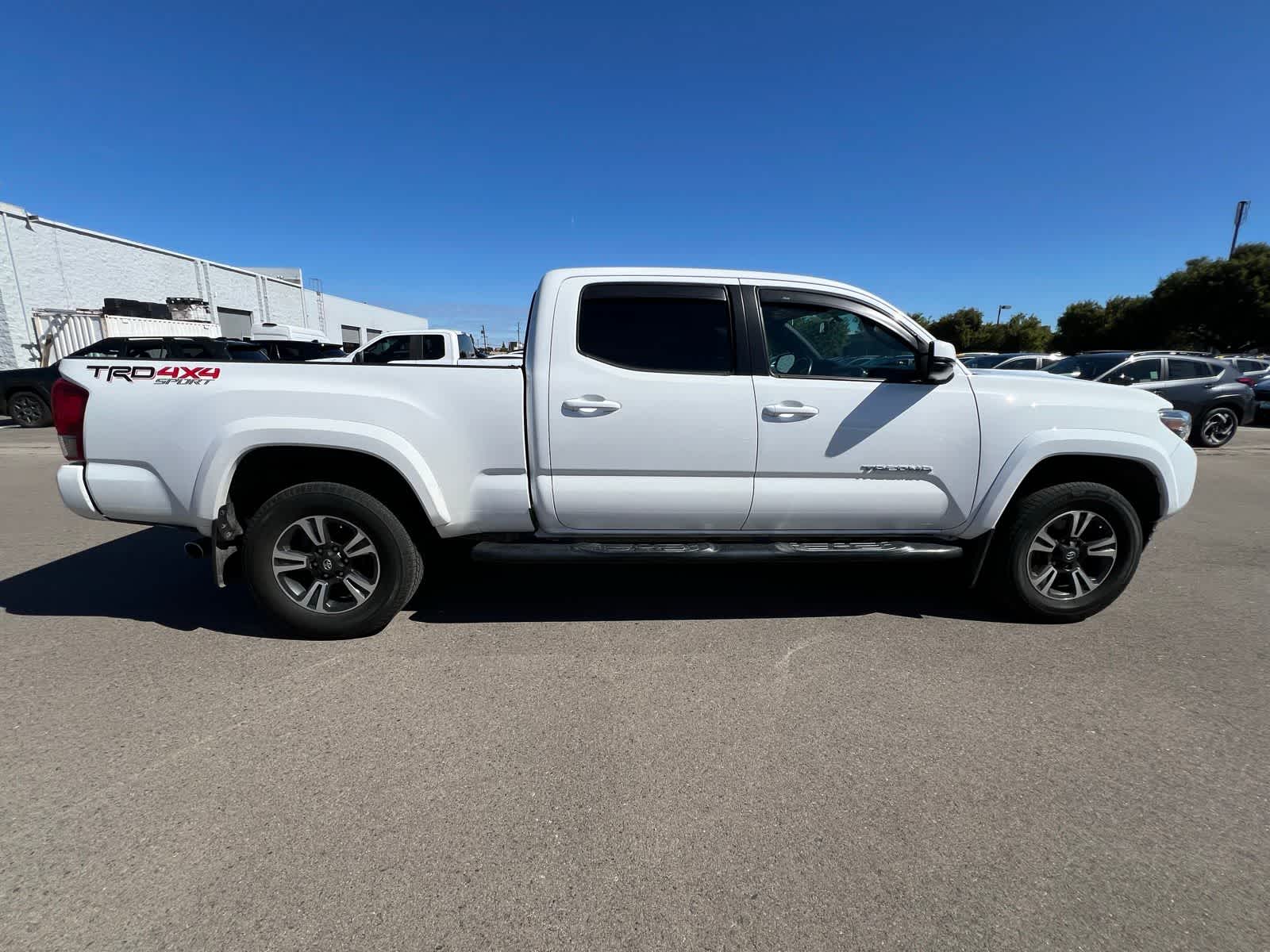 Thumbnail: 2017 Toyota Tacoma - 10